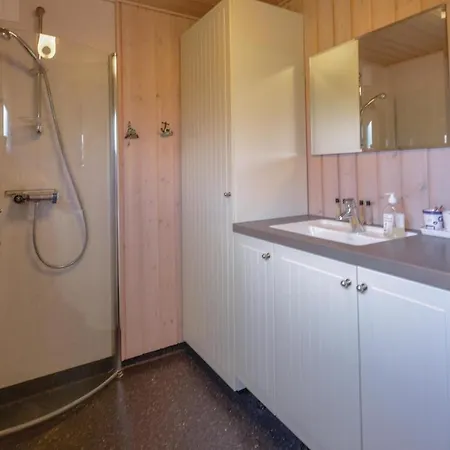 Two-bedroom Holiday In Semesterbostad Roslev