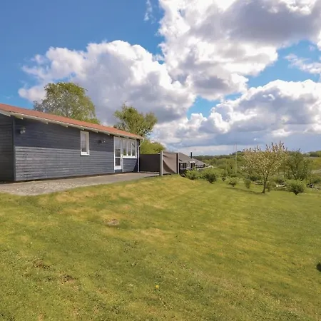 Semesterbostad Two-bedroom Holiday In